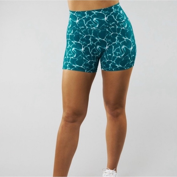 Buffbunny Citrus Shorts in Reflection Print Teal - Picture 2 of 8